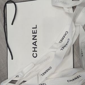 Chanel shopping gift bag plus 140" in of Chanel ribbon Black White packaging EUC